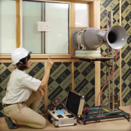 点検をしている技術者のイメージ